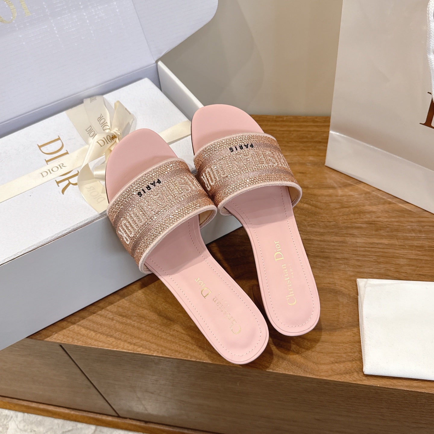 CD 26s Embroidered Sandals Pink Canvas Leather 685602