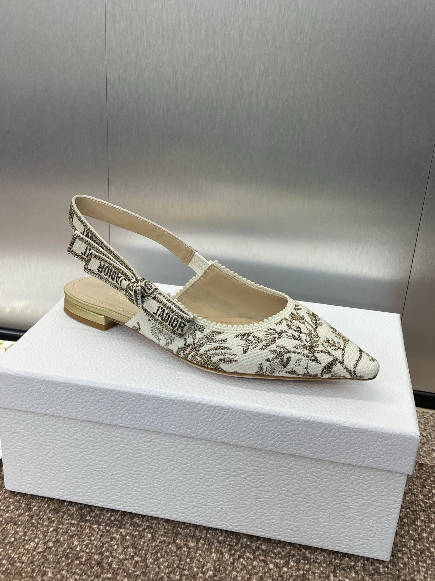CD J'adior Slingback Pump White And Gold-Tone Millefiori Jacquard