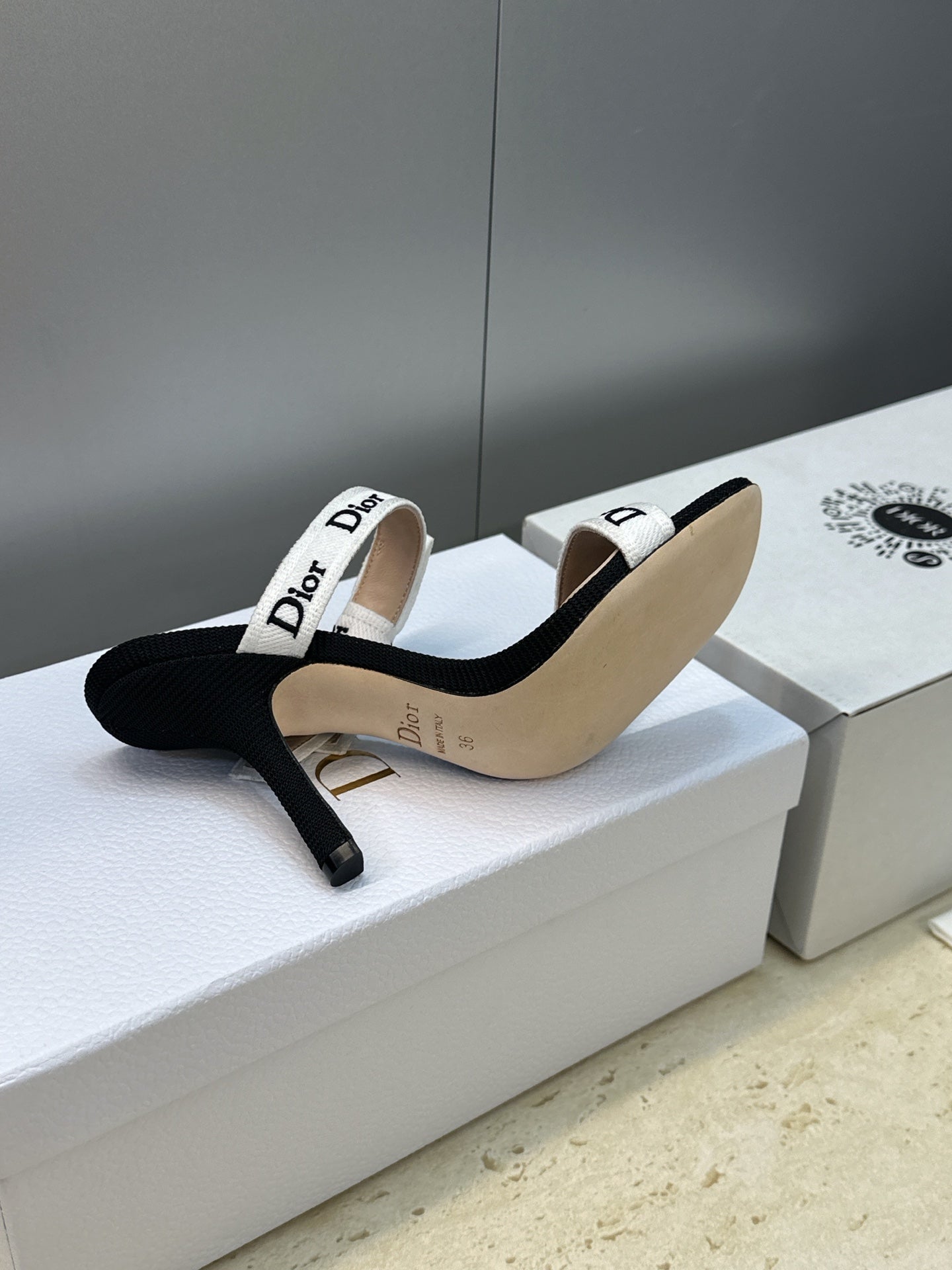 CD 26s Heeled Sandal 10cm Black Beige Leather Fabric 633072