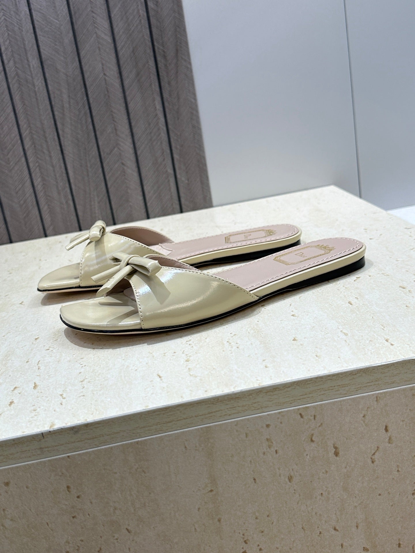 CD Dior Bow Slides Beige Leather 884659