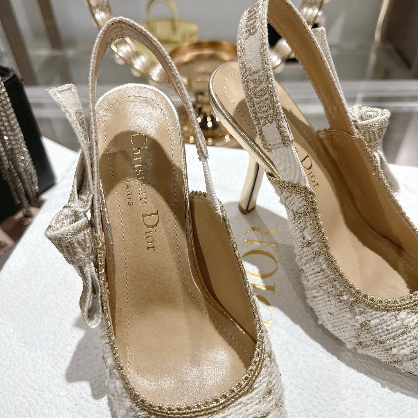CD 26 Slingback 85mm Light Cream Gold Tweed 592230