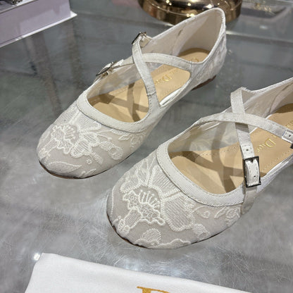 CD 26s Very Ballet Flat White Lace 679841
