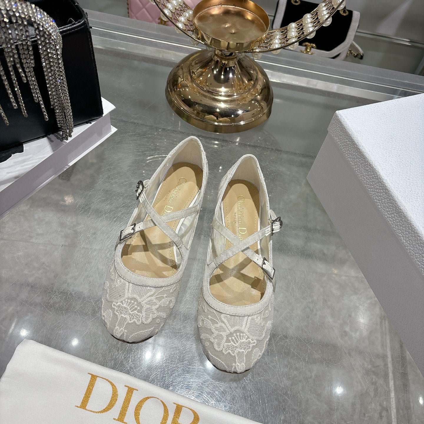 CD 26s Very Ballet Flat White Lace 679841