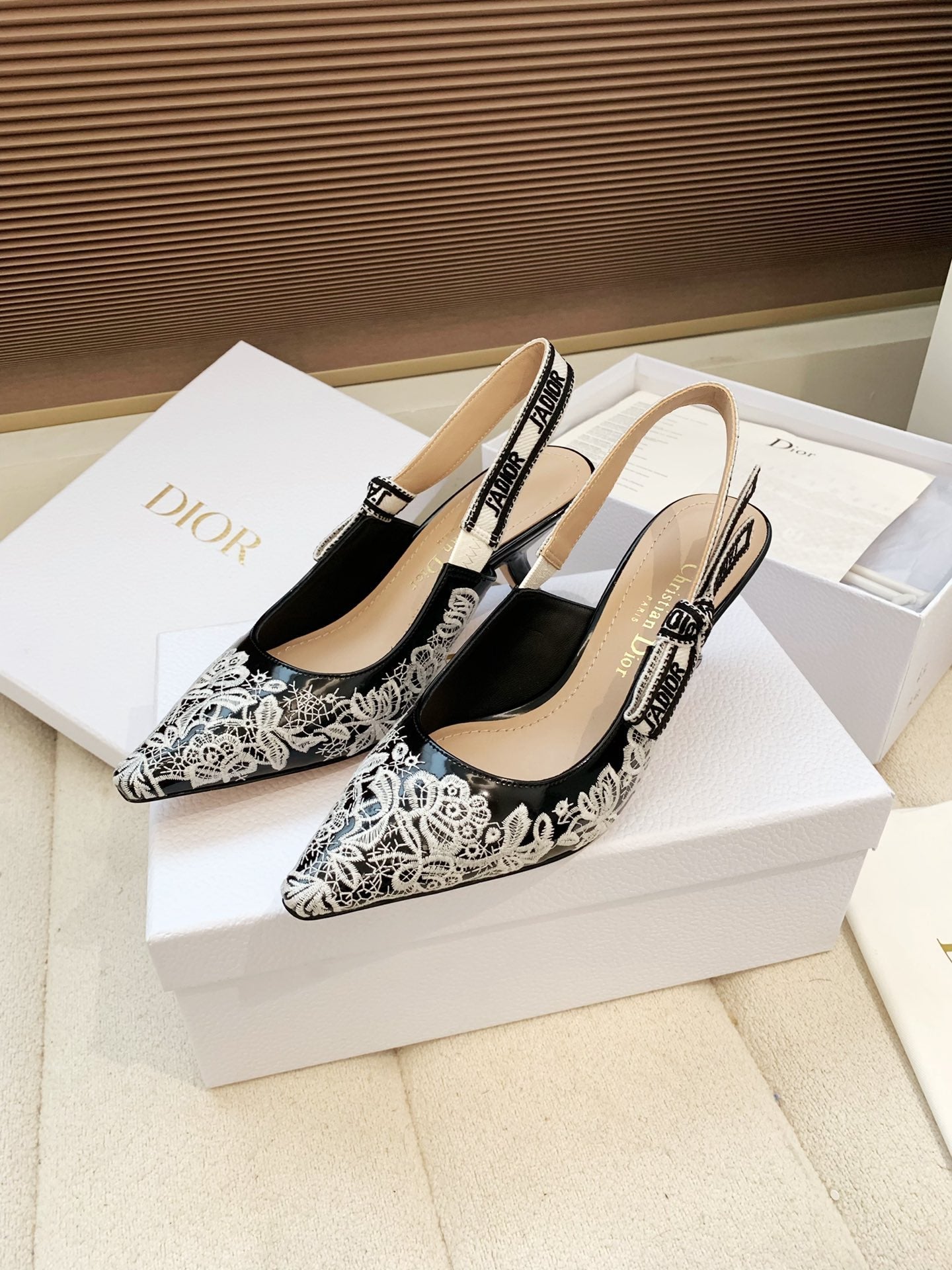 CD 26s J'Adior Jacquard Embroidered Slingback 6.5  Black Patent Leather 614928