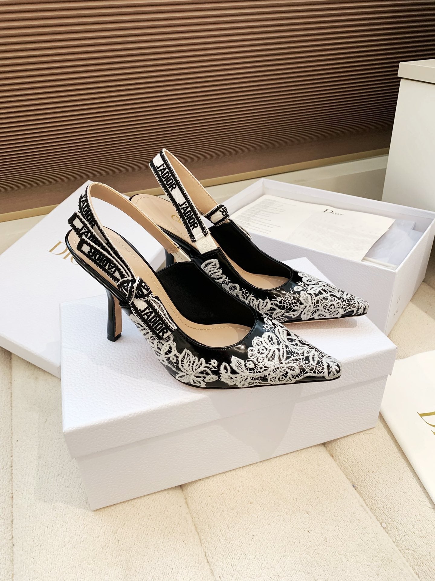 CD 26s J'Adior Jacquard Embroidered Slingback 9.5 Black Patent Leather 614929