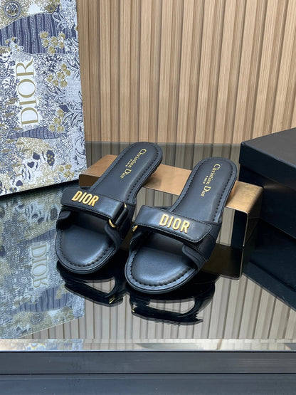 CD 26s Beach Sandals Black Sheepskin 665321