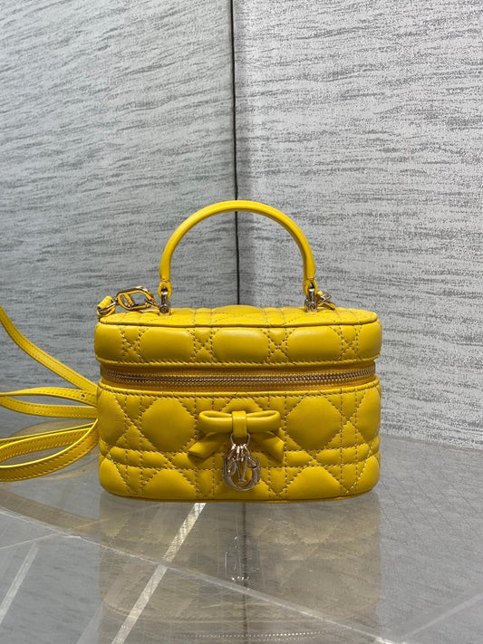 CD 2026 Vanity Bag 17.5cm Yellow Cannage Lambskin 286426