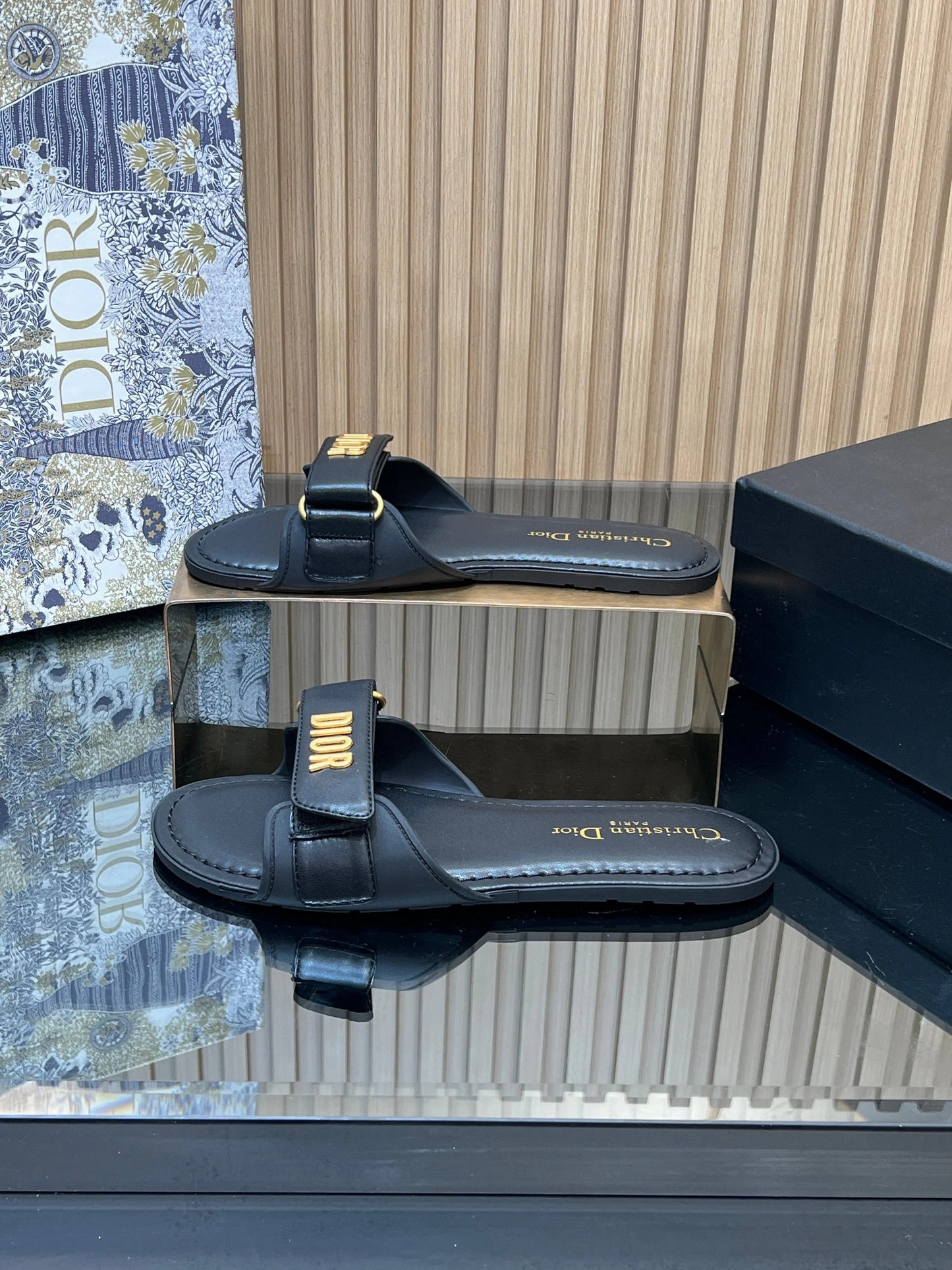 CD 26s Beach Sandals Black Sheepskin 665321