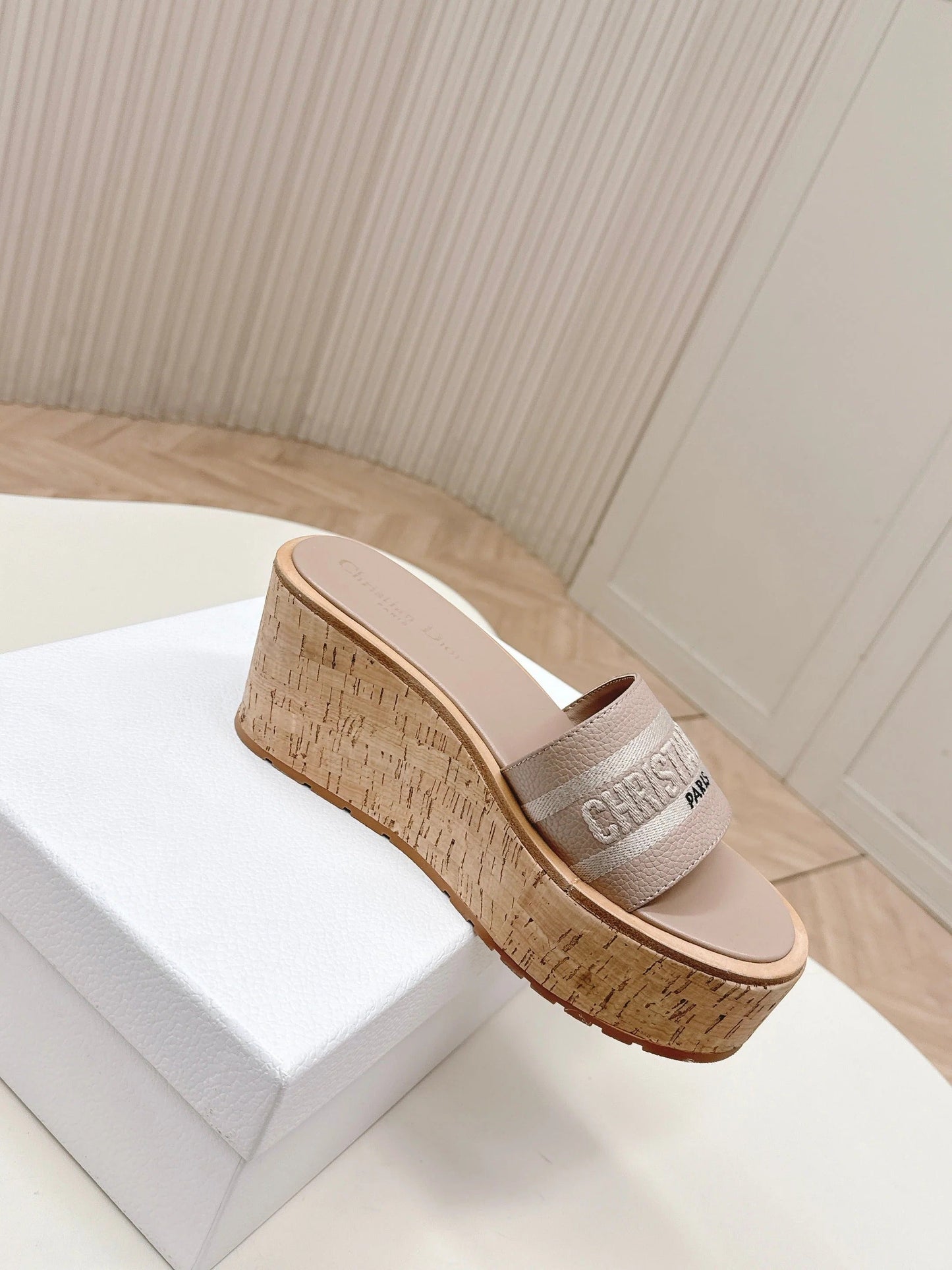 CD 26s Platform Sandals 85 Nude Cowhide 643778