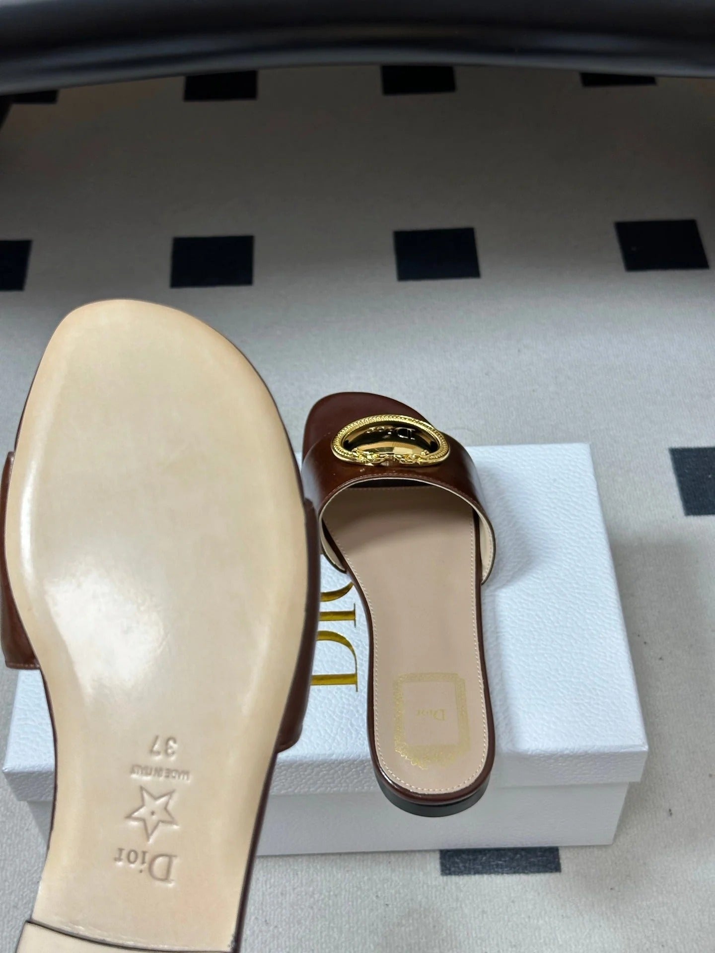 CD D-Club Retro CD Letter Metal Buckle Flat Sandals Leather 846986