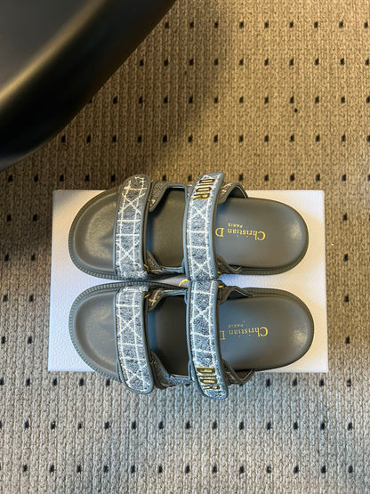 CD 26 Flat Slippers Gray Sheepskin Embroidered Fabric 621804