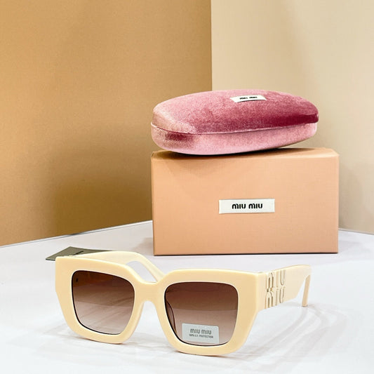 MIU MIU Sunglasses SMU B05